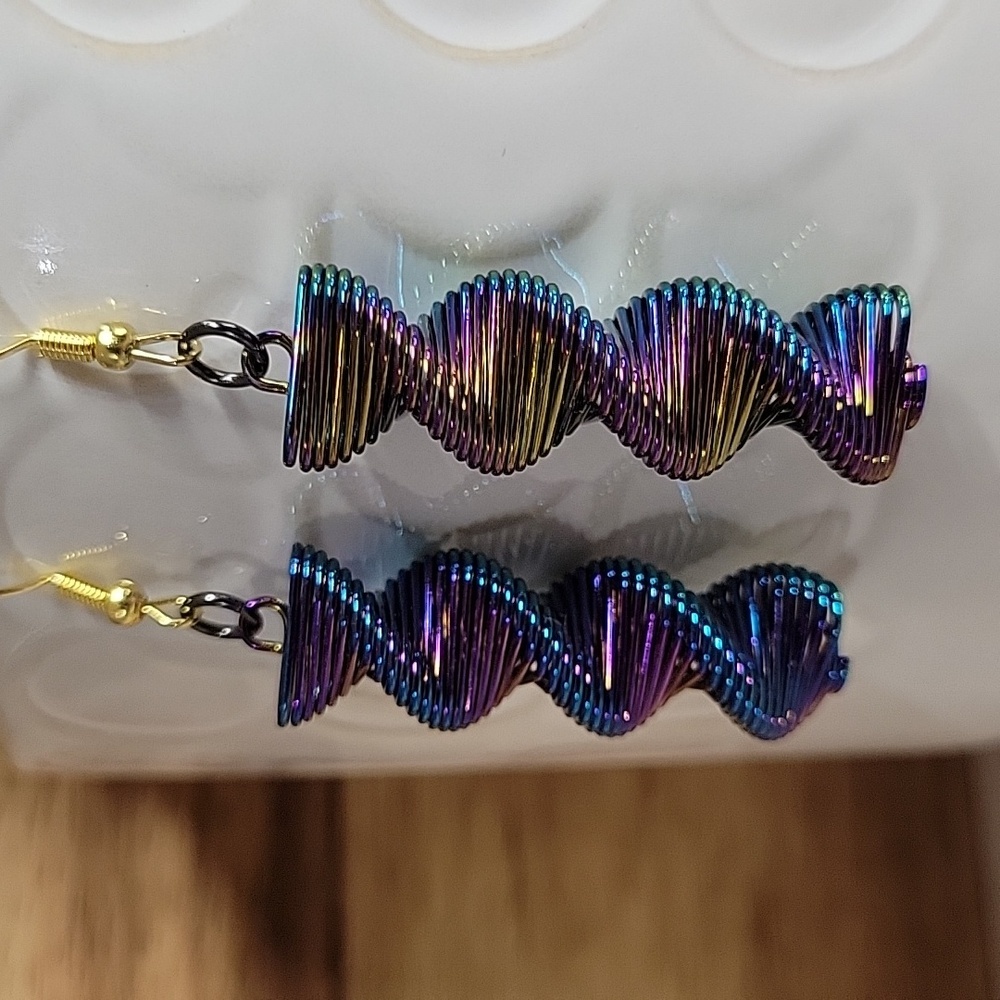 OILSLICK HELIX SPRING SPIRAL EARRING - Picture 3 of 8
